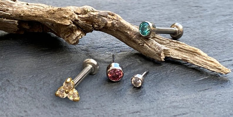 Piercing de oro 18 Kt. push pin