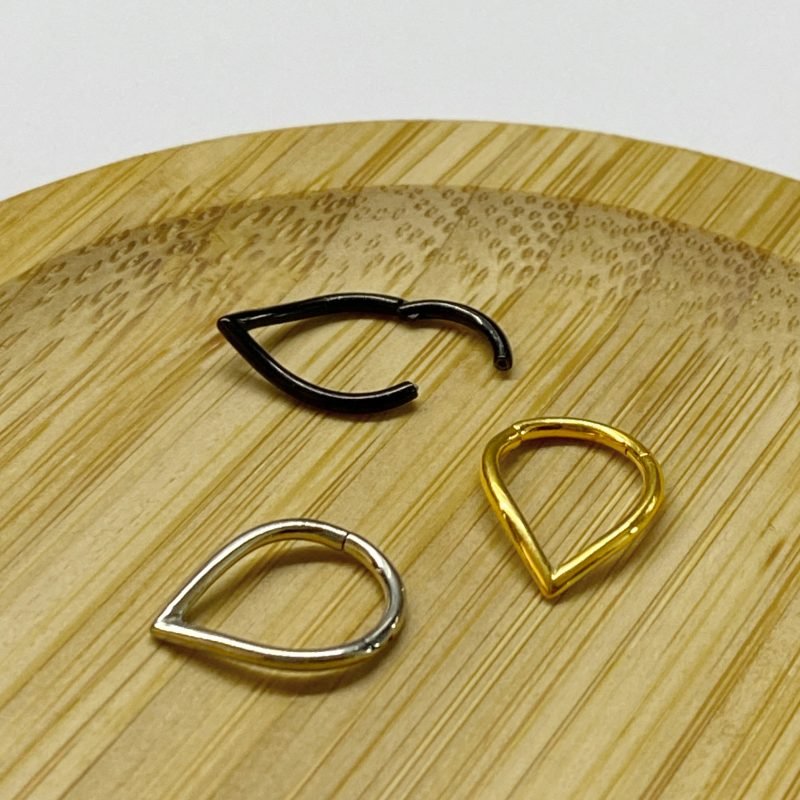 Nuevos clikers con forma de V para piercing de oreja y septum