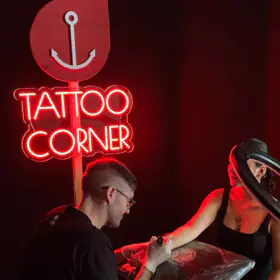 Tattoo Corner para bodas y eventos. Asesoramiento de multi piercing de oreja. ZUK Lleida