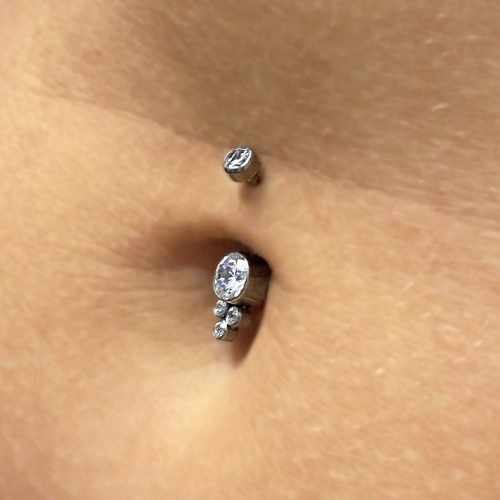 Piercing de ombligo con 5 zirconias - Imagen 3