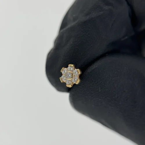 Alternative view of Top de titanio flor y 7 zirconias