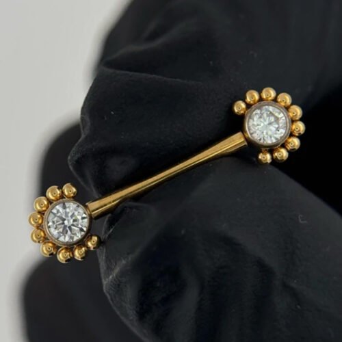 Piercing de titanio y baño de oro para pezón con zirconias y filigranas
